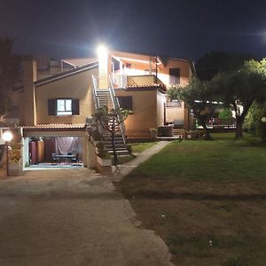 Monolocali e stanze in Villa a 350 mt spiaggia libera Lido delle Sirene
